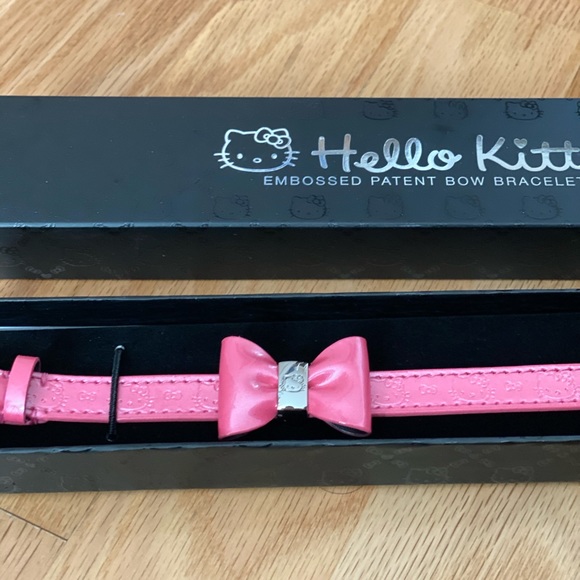 Hello Kitty Bow Bracelet - Picture 3 of 8